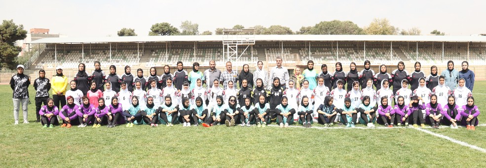 اولین دوره مسابقات لیگ فوتبال بانوان استان البرز با قهرمانی یکتا شهرداری مهستان پایان یافت